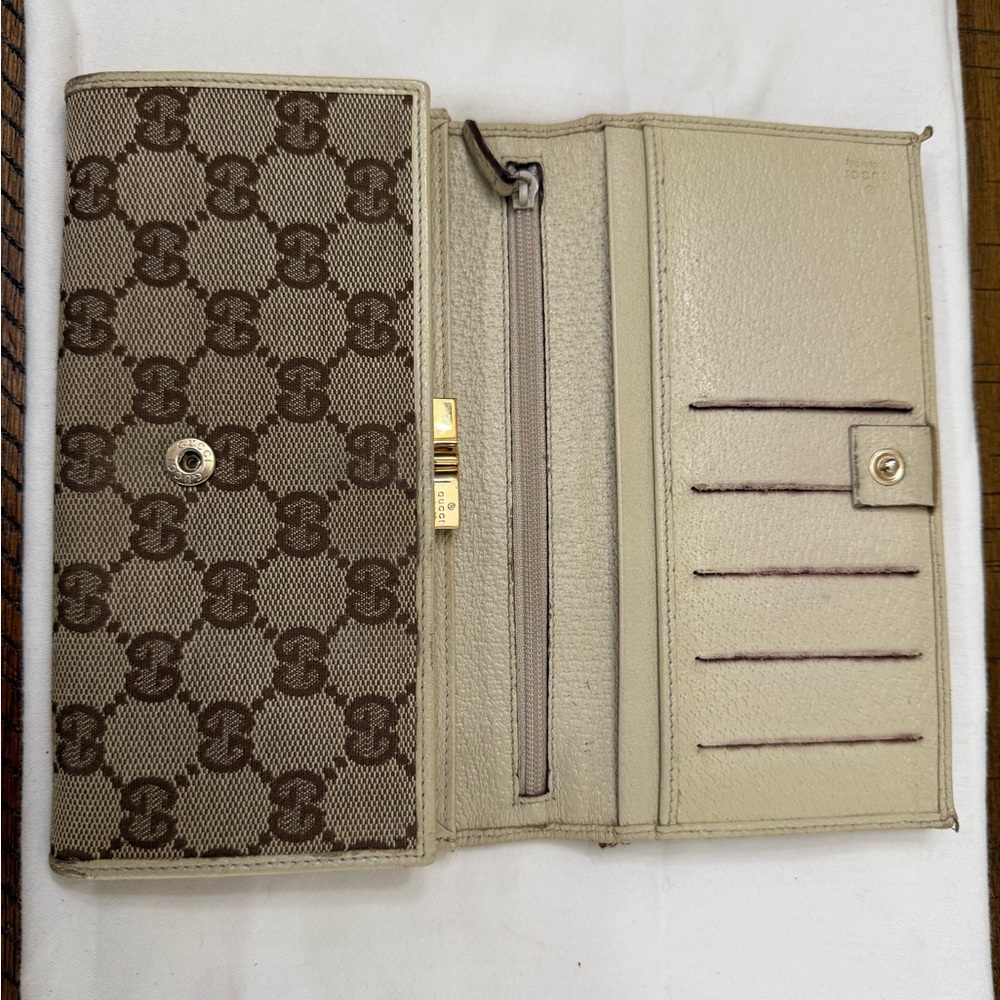 Gucci Bifold Wallet 7” X 4” - Picture 3 of 10